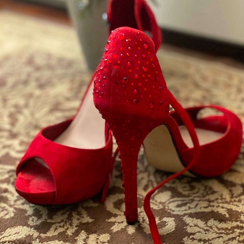 Bedazzled Red Holiday Heels ❤️ 👠 🎄 size 8
